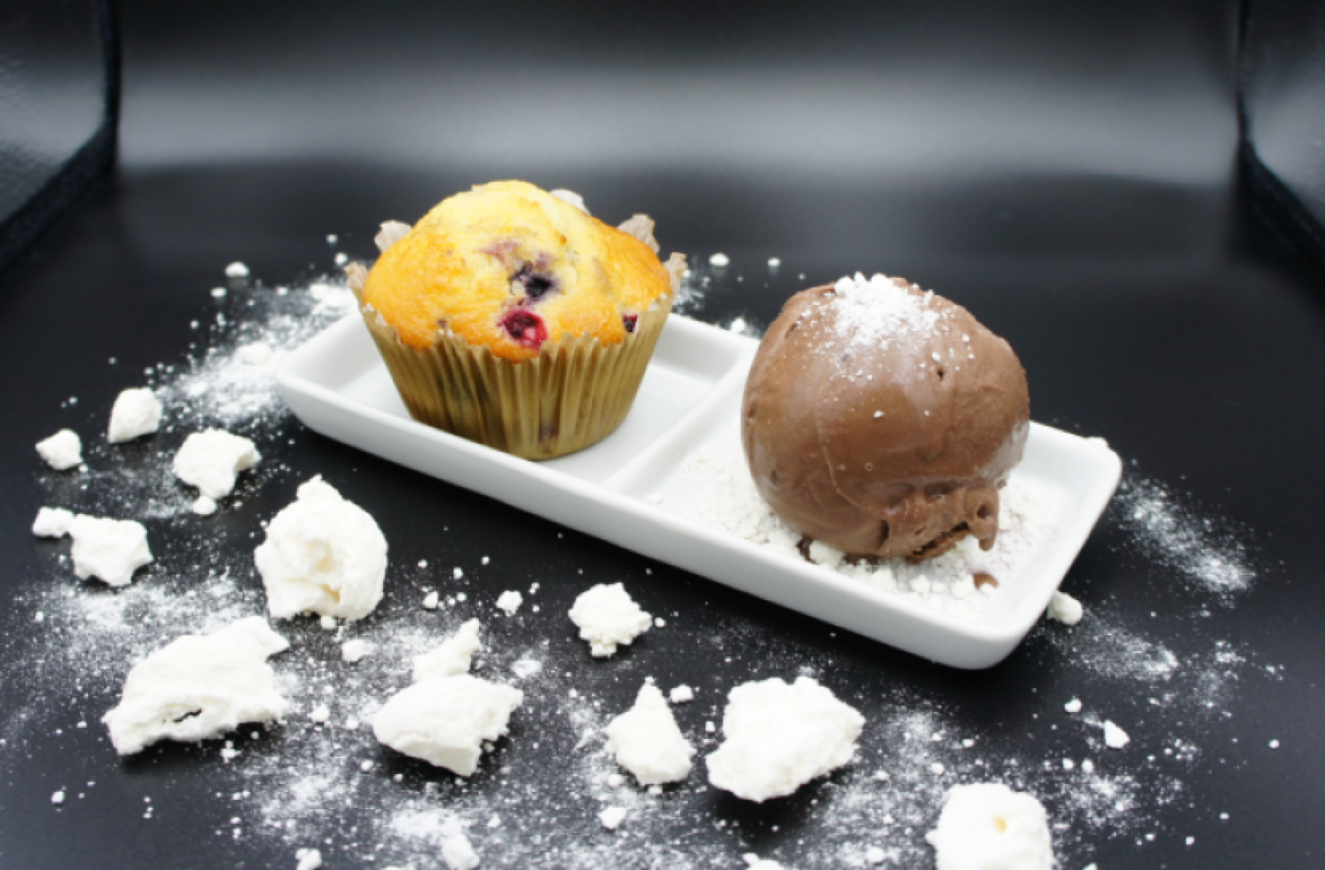 Muffins de frutos vermelhos com gelado de Chocolate com Suspiro