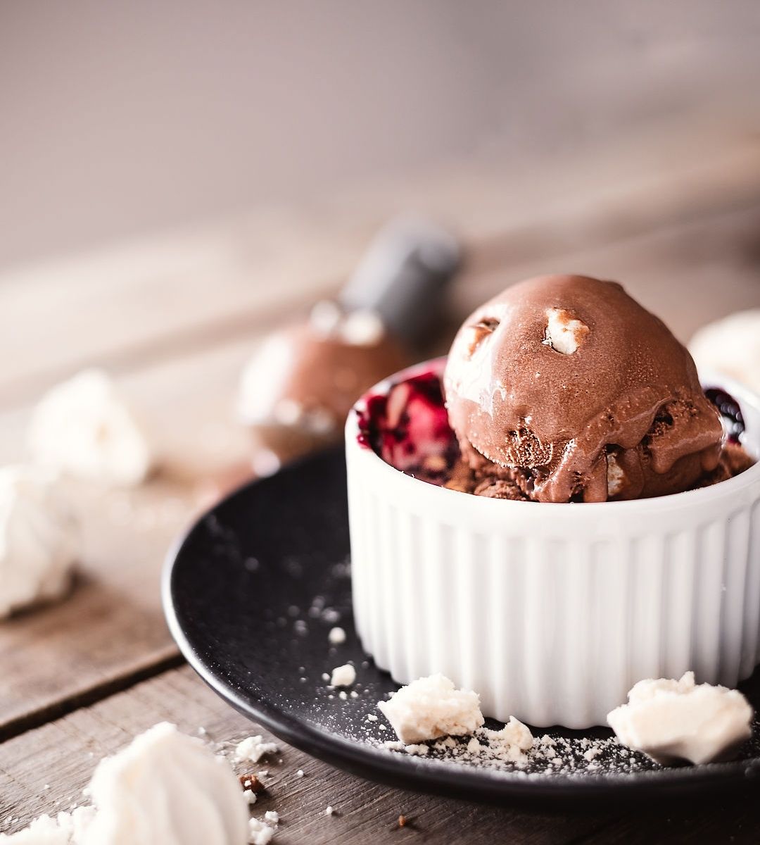 Crumble de frutos vermelhos com Gelado de Chocolate e Supiros