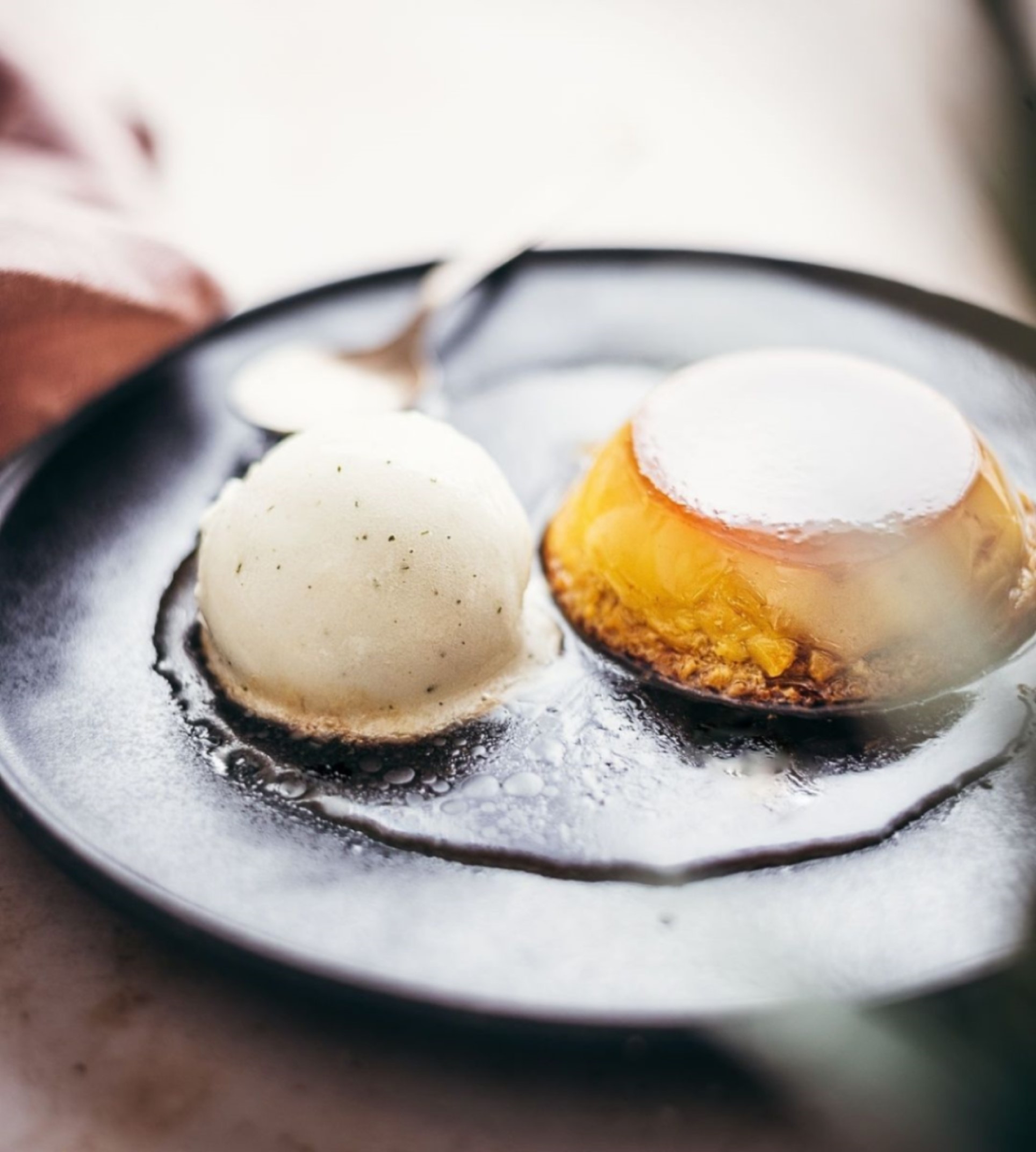 Pudim de queijo e sorvete de Ananás dos Açores com Hortelã