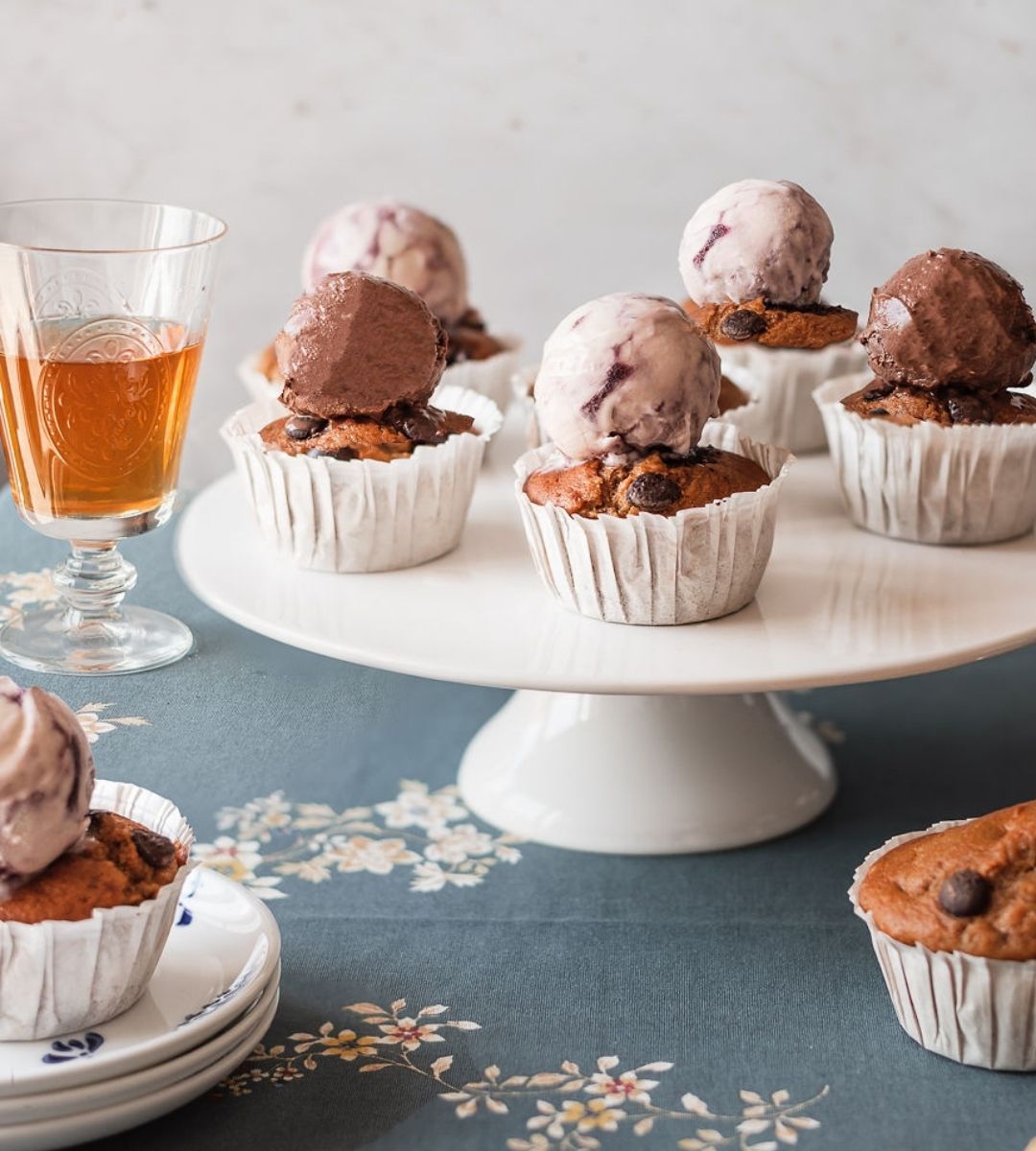 Cupcakes de Banana com Pepitas de Chocolate e gelado