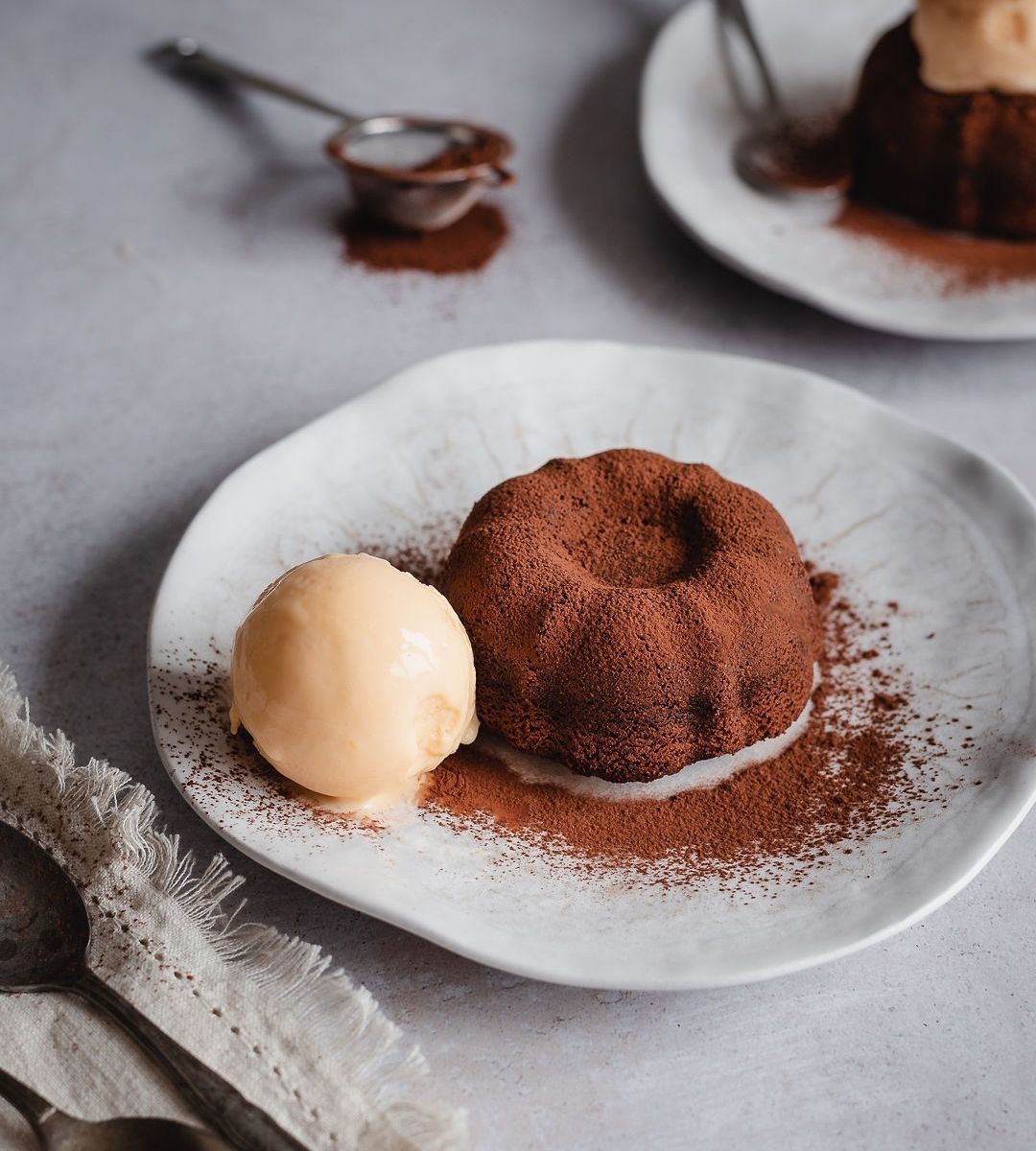 Mini Bolos de Castanha com Chocolate com gelado de Ovos Moles de Aveiro